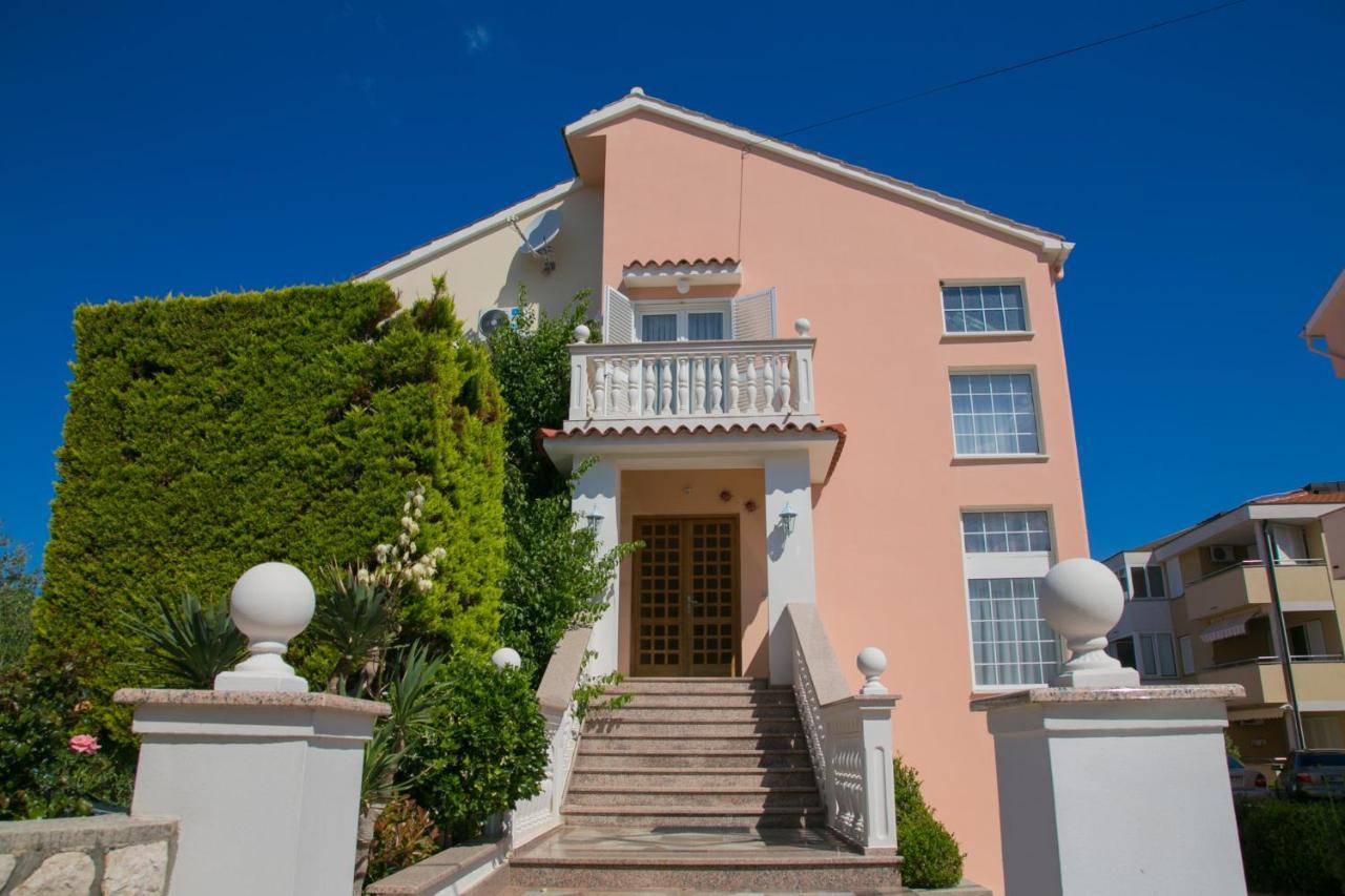 Bed and Breakfast F• R• I• E• N• D• S• Novalja Exteriér fotografie