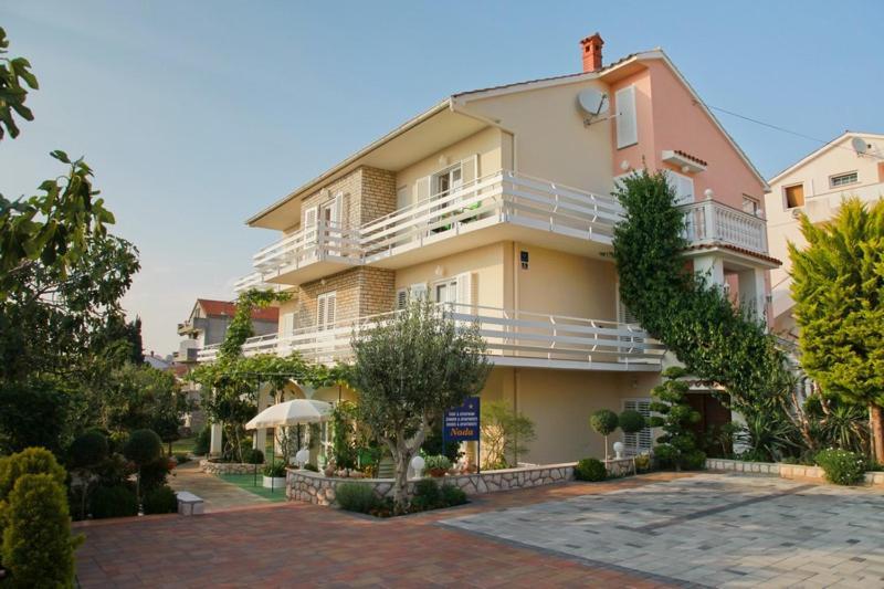 Bed and Breakfast F• R• I• E• N• D• S• Novalja Exteriér fotografie