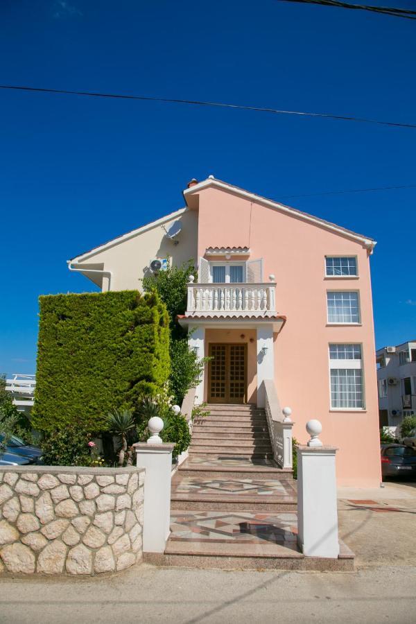 Bed and Breakfast F• R• I• E• N• D• S• Novalja Exteriér fotografie
